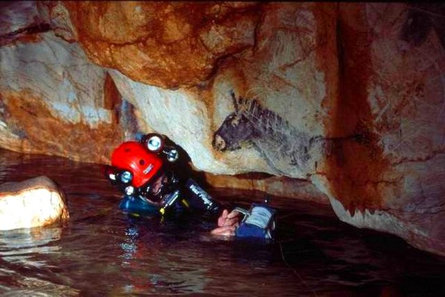 Пещера под водой