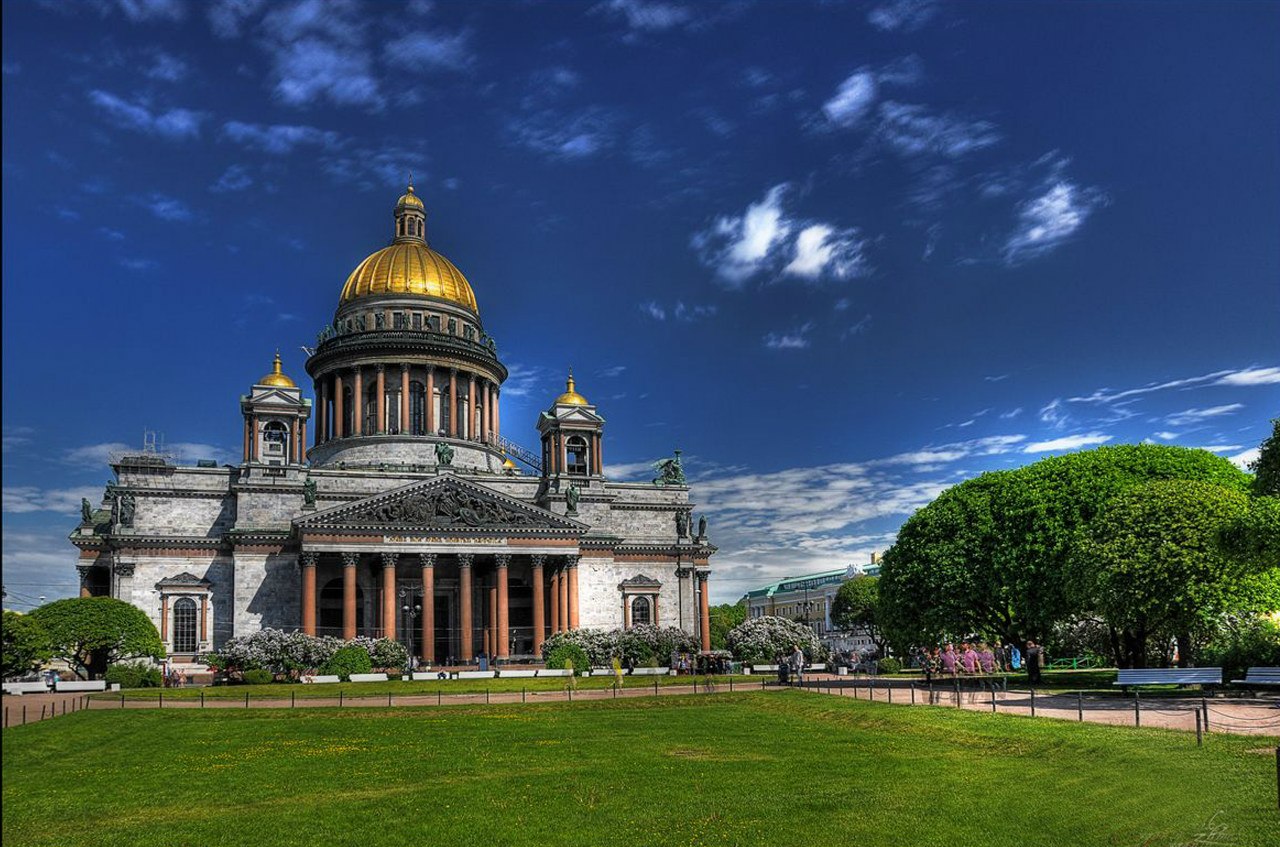 1858 В Санкт-Петербурге освящен Исаакиевский собор